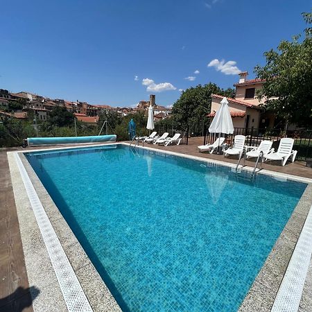 Apartamentos Dona Jimena Del Ambroz 4 Estrellas Complejo Unico En El Centro Del Pueblo - Piscina Ya Abierta Hervás エクステリア 写真