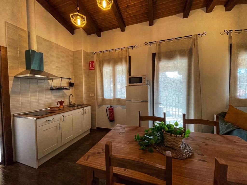 Apartamentos Dona Jimena Del Ambroz 4 Estrellas Complejo Unico En El Centro Del Pueblo - Piscina Ya Abierta Hervás エクステリア 写真