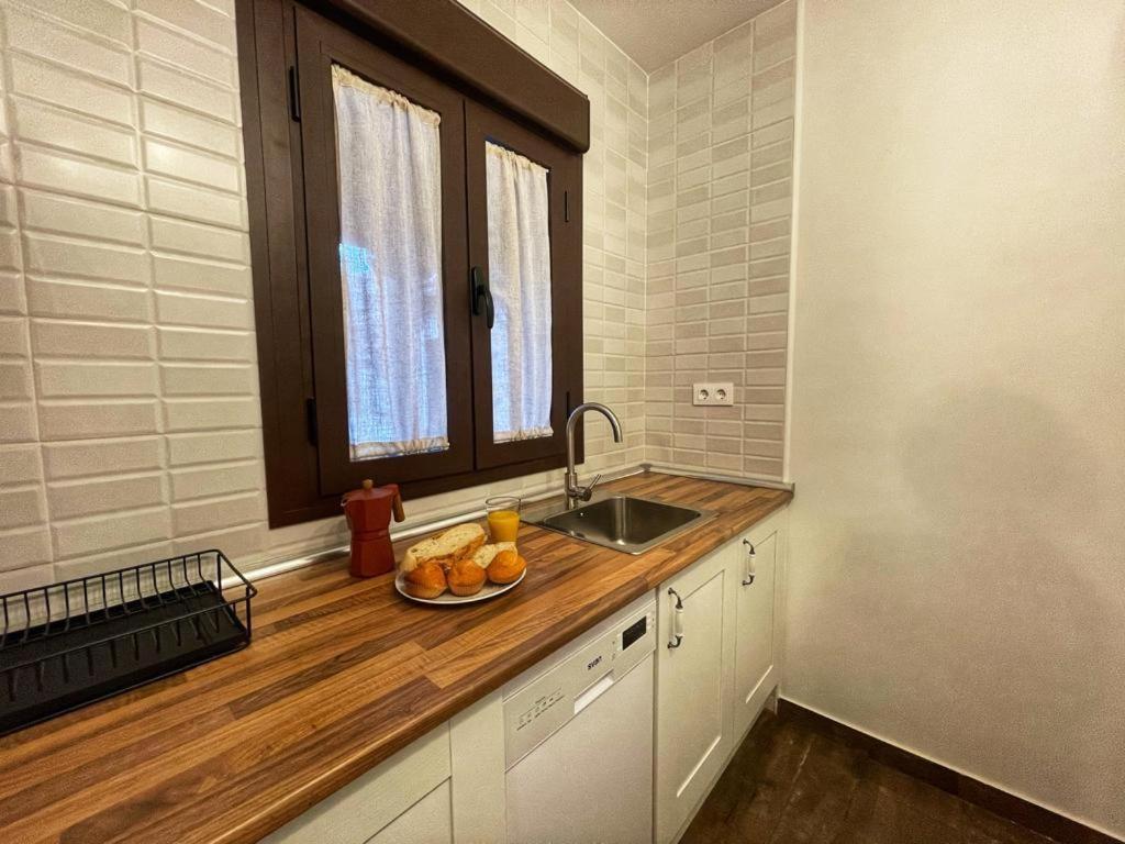 Apartamentos Dona Jimena Del Ambroz 4 Estrellas Complejo Unico En El Centro Del Pueblo - Piscina Ya Abierta Hervás エクステリア 写真