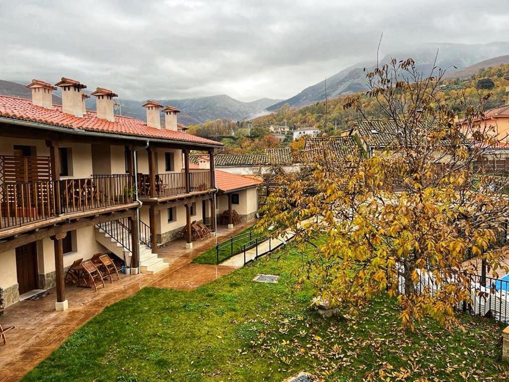 Apartamentos Dona Jimena Del Ambroz 4 Estrellas Complejo Unico En El Centro Del Pueblo - Piscina Ya Abierta Hervás エクステリア 写真