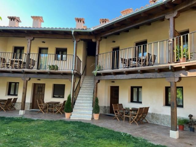 Apartamentos Dona Jimena Del Ambroz 4 Estrellas Complejo Unico En El Centro Del Pueblo - Piscina Ya Abierta Hervás エクステリア 写真